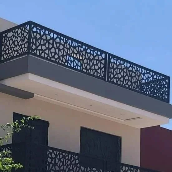 تركيب وتفصيل السواتر في جدة ومكة المكرمة